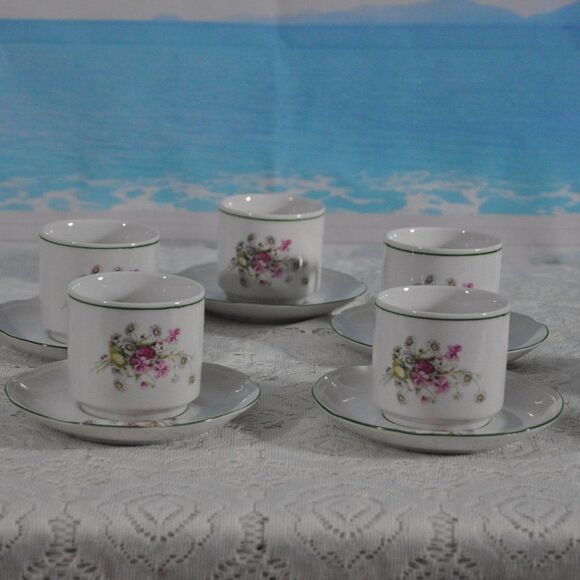 Teapot / Coffee Pot Cream & Sugar and 5 Cups and Saucers made in Yugoslavia - Picture 6 of 7